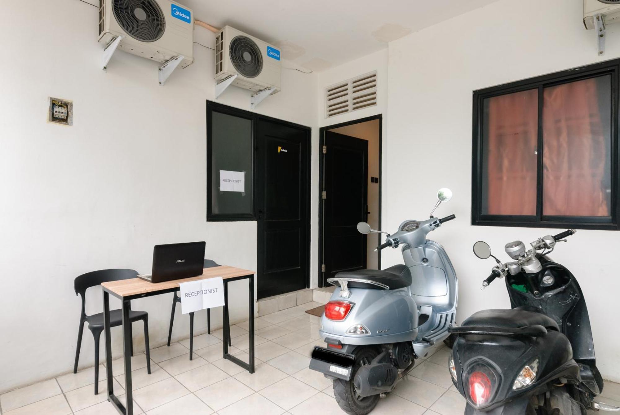 Hotel Reddoorz At Flamboyan Harapan Indah