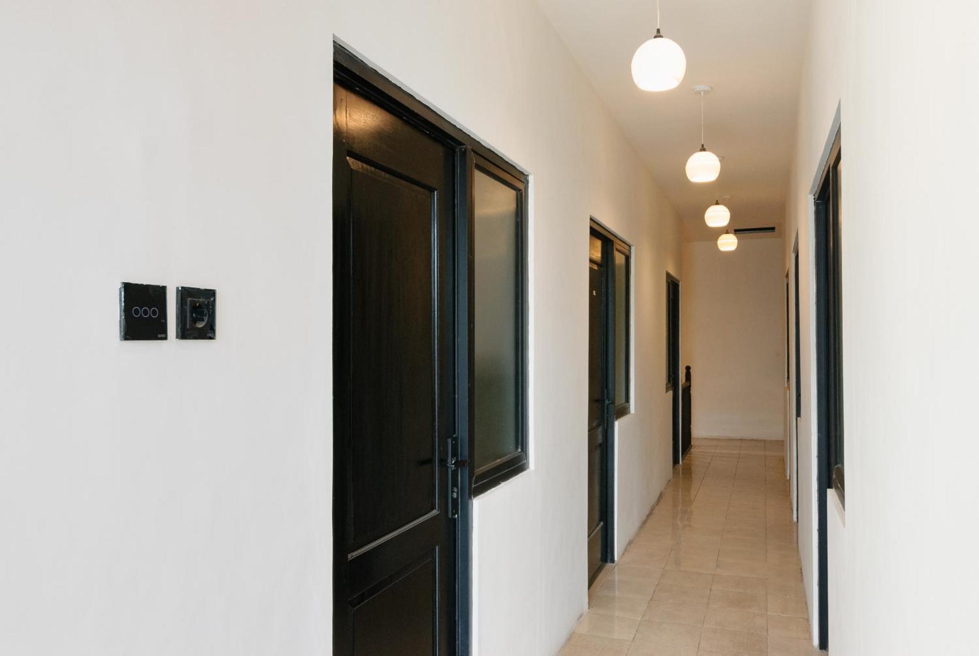 Reddoorz At Flamboyan Harapan Indah 2* Bekasi