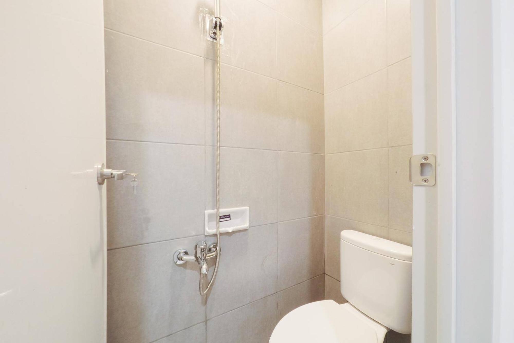 Reddoorz At Flamboyan Harapan Indah Hotel Bekasi
