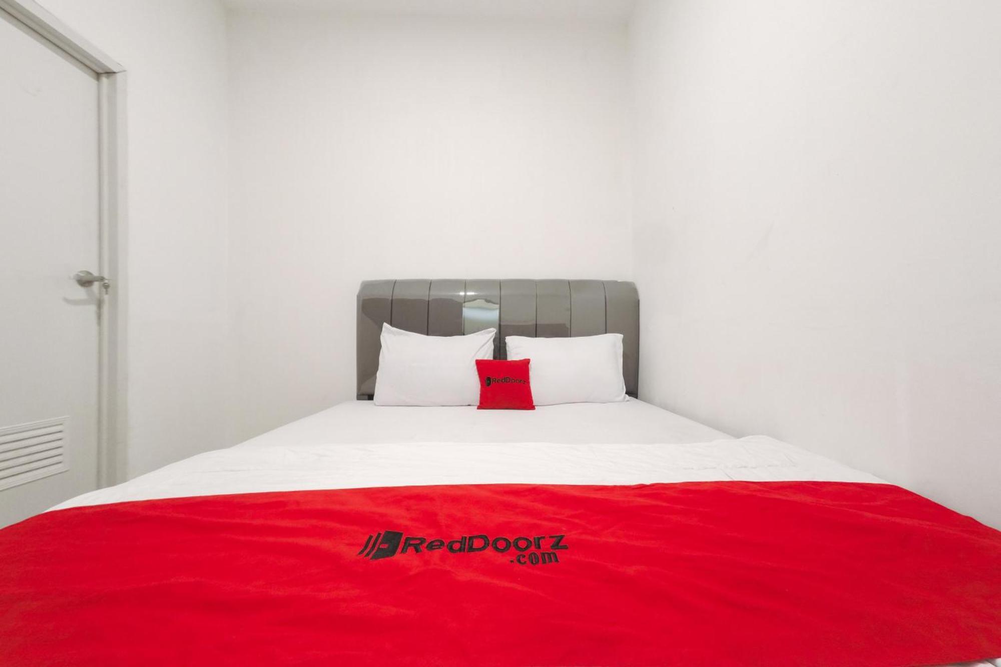 Reddoorz At Flamboyan Harapan Indah 2*