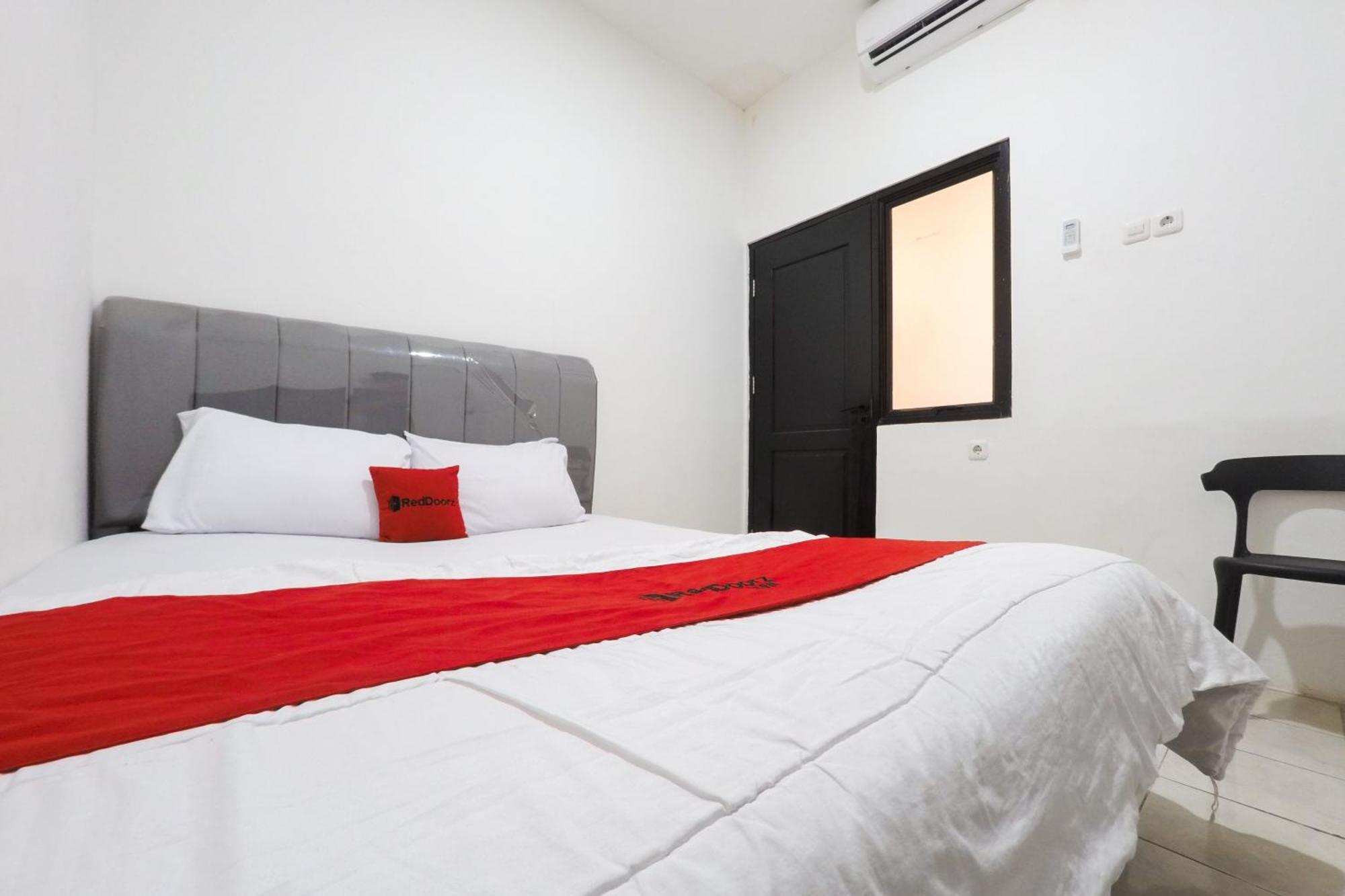 Reddoorz At Flamboyan Harapan Indah 2* Bekasi