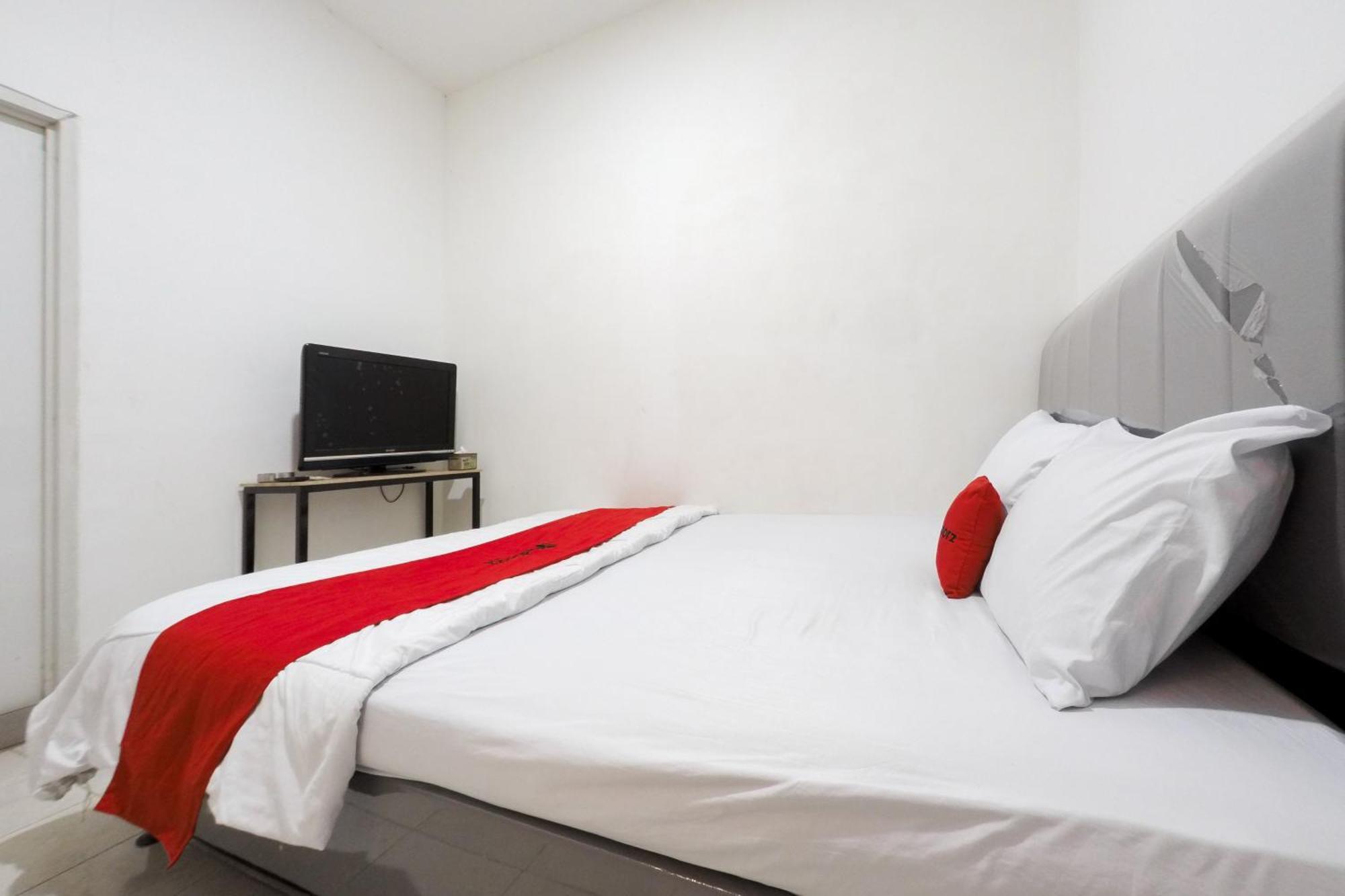 Reddoorz At Flamboyan Harapan Indah