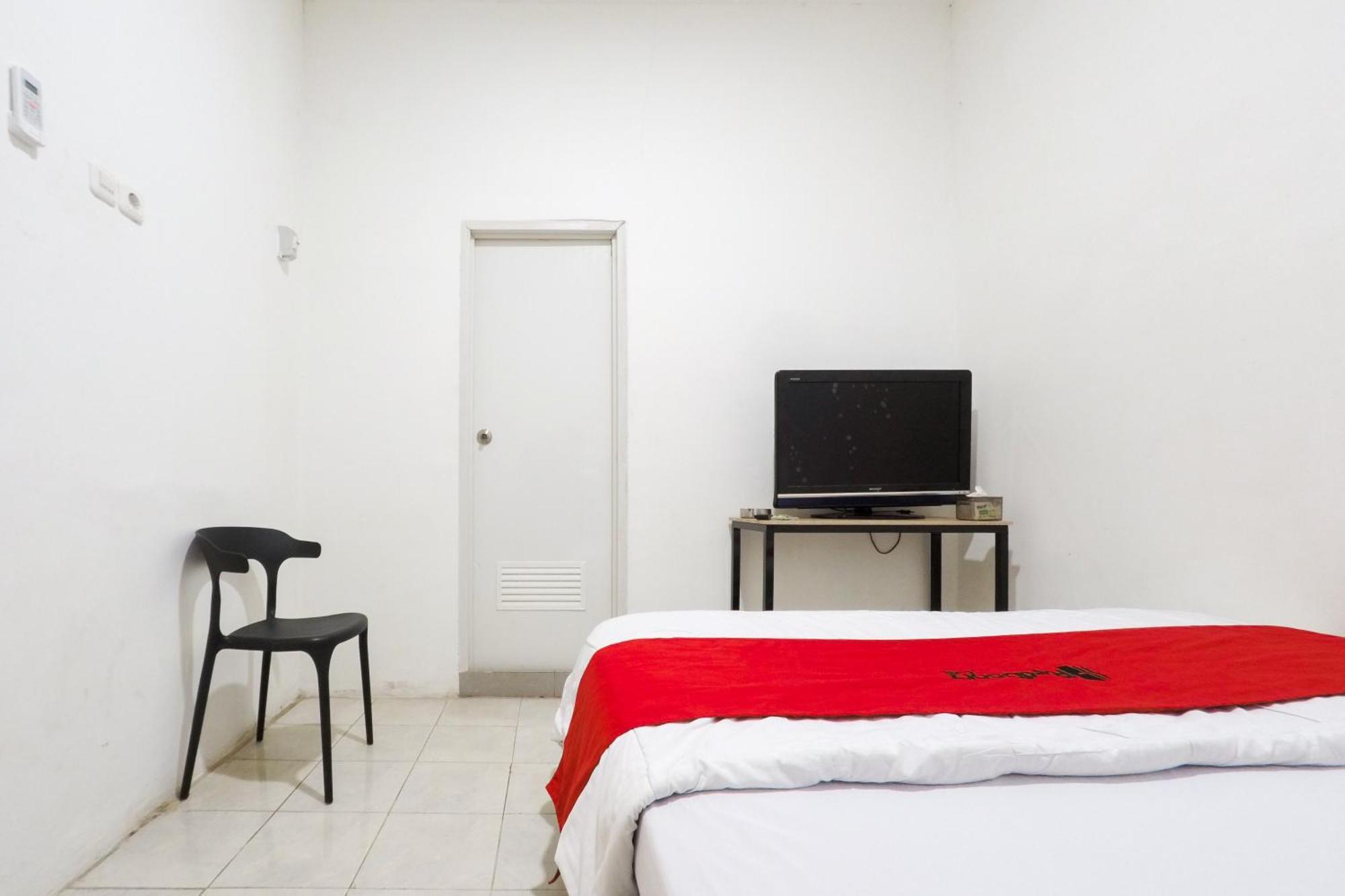 Reddoorz At Flamboyan Harapan Indah 2* Bekasi